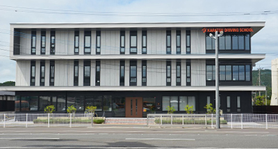 唐津自動車学校外観